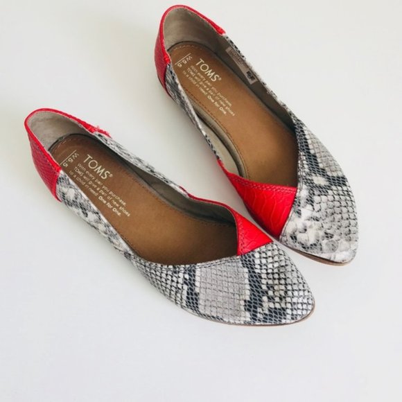 TOMS Jutti Red Multi Snake Flats Size US 7- Brand New - Picture 1 of 4
